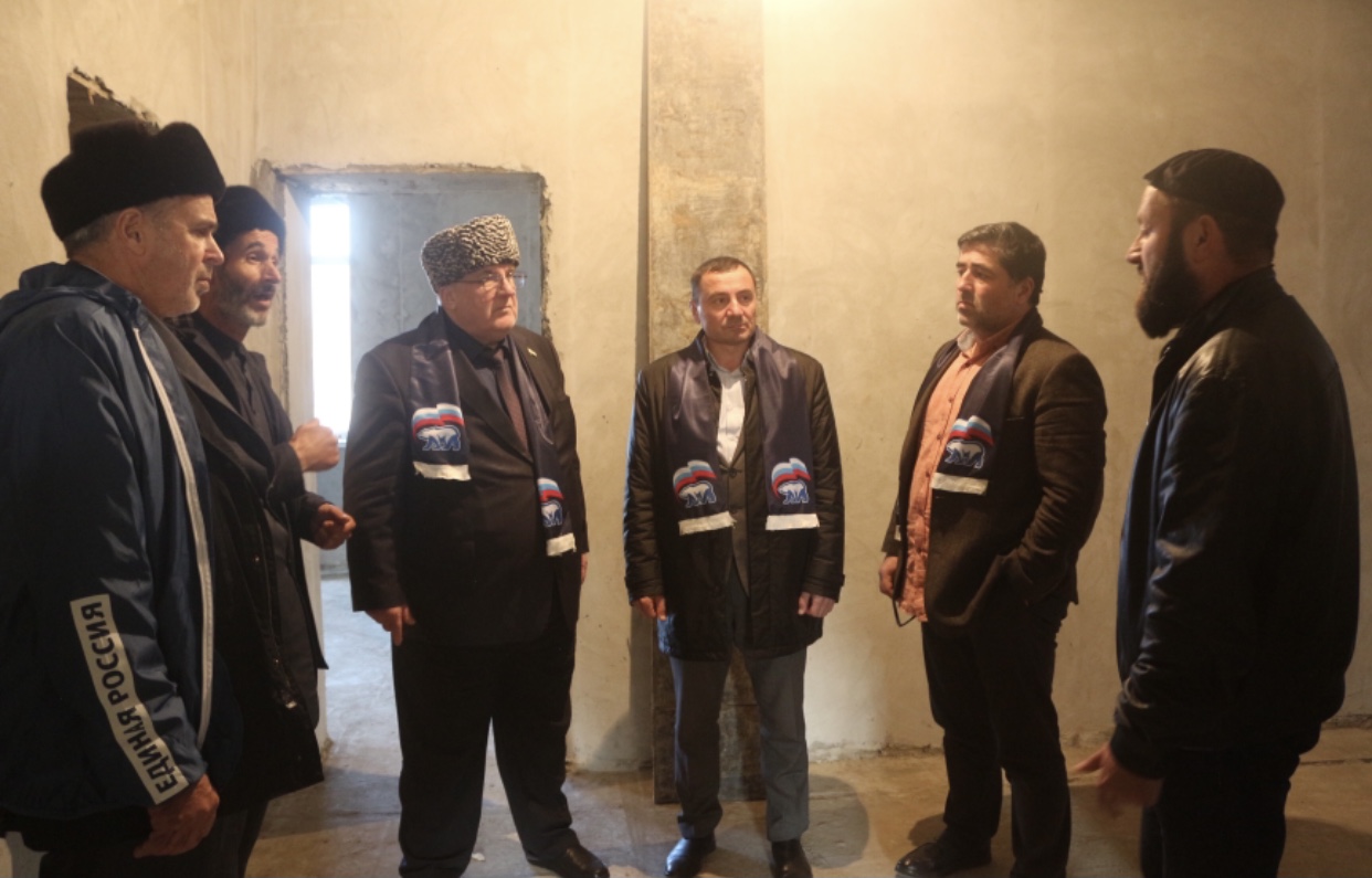 Муса Мархиев проверил ход строительства нового Дома культуры в Даттыхе.