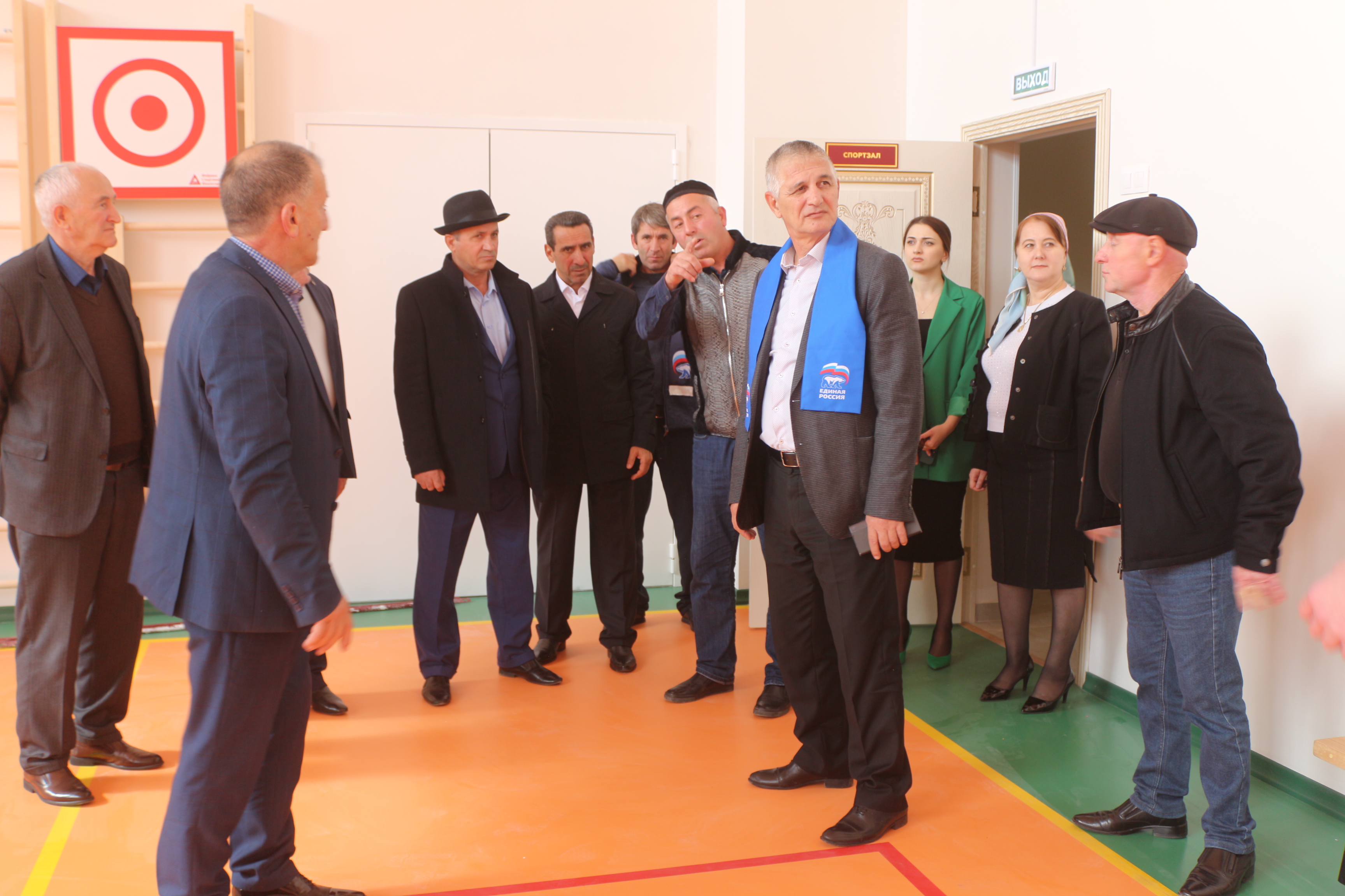 «Партийный десант» проверил ход строительства школы на 720 мест в с.п. Барсуки.