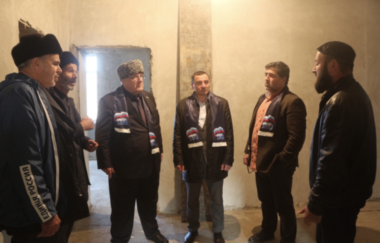 Муса Мархиев проверил ход строительства нового Дома культуры в Даттыхе. Муса Мархиев проверил ход строительства нового Дома культуры в Даттыхе.